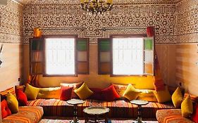 Hostel Essassi 23